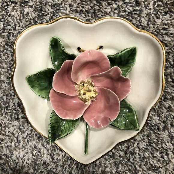 Heart Shaped Porcelain 5” Majolica Rose Wall Hanging - Picture 2 of 9